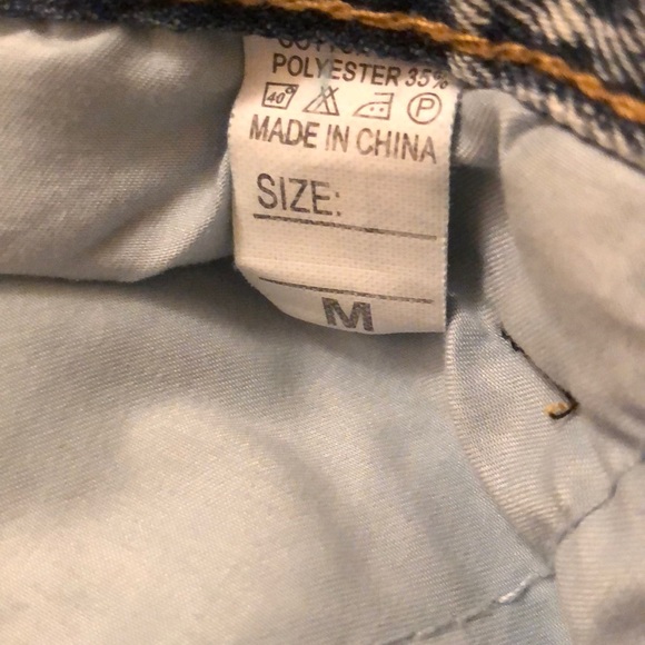 High wasted distressed jean shorts - Picture 3 of 3